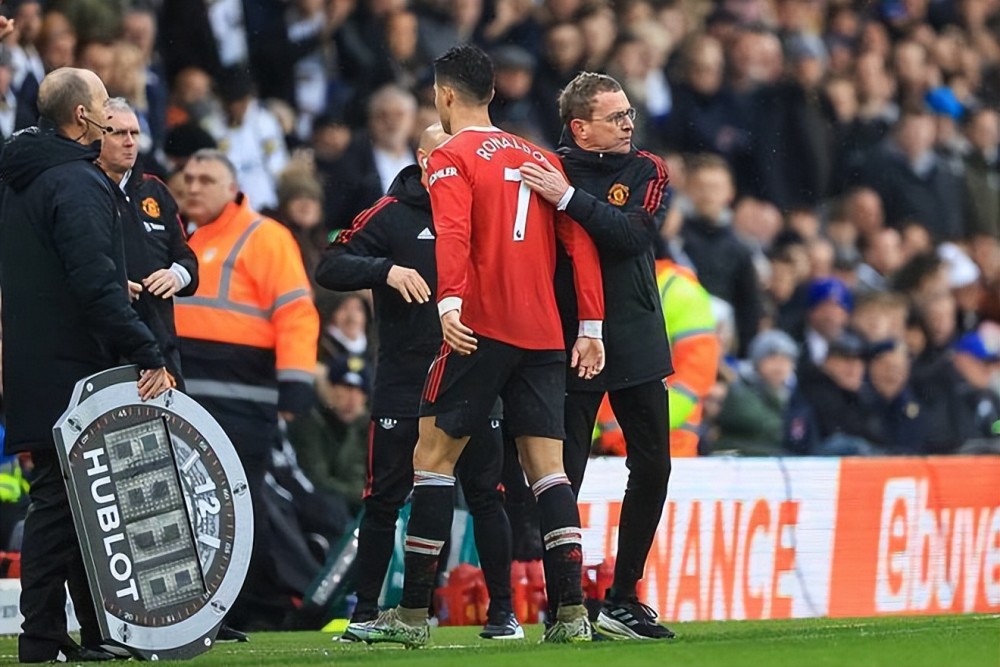  热刺核心伤退陷困境，小将临危救主保留欧战希望  