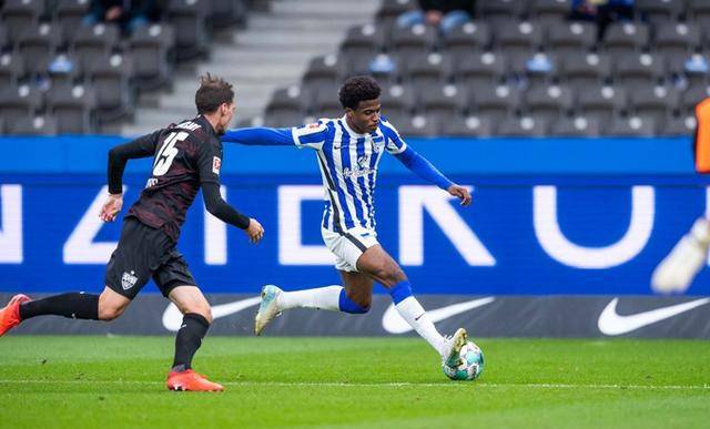  柏林赫塔防守漏洞频现，后防天团接连送礼导致大比分落败